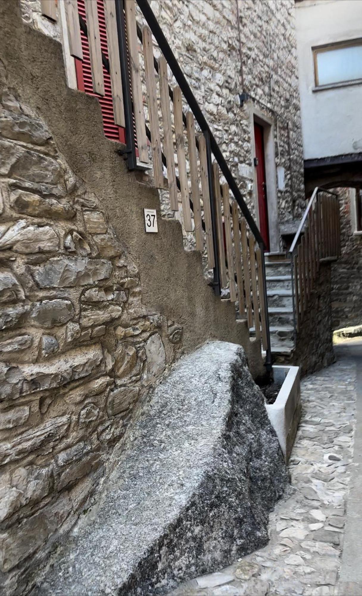 New Stone House Lake View - 1 Леццено Екстер'єр фото